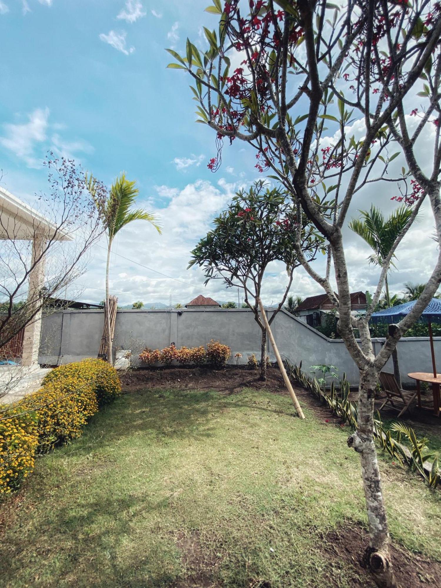 Sumbul View Surfcamp Hotel Airsatang Exterior photo