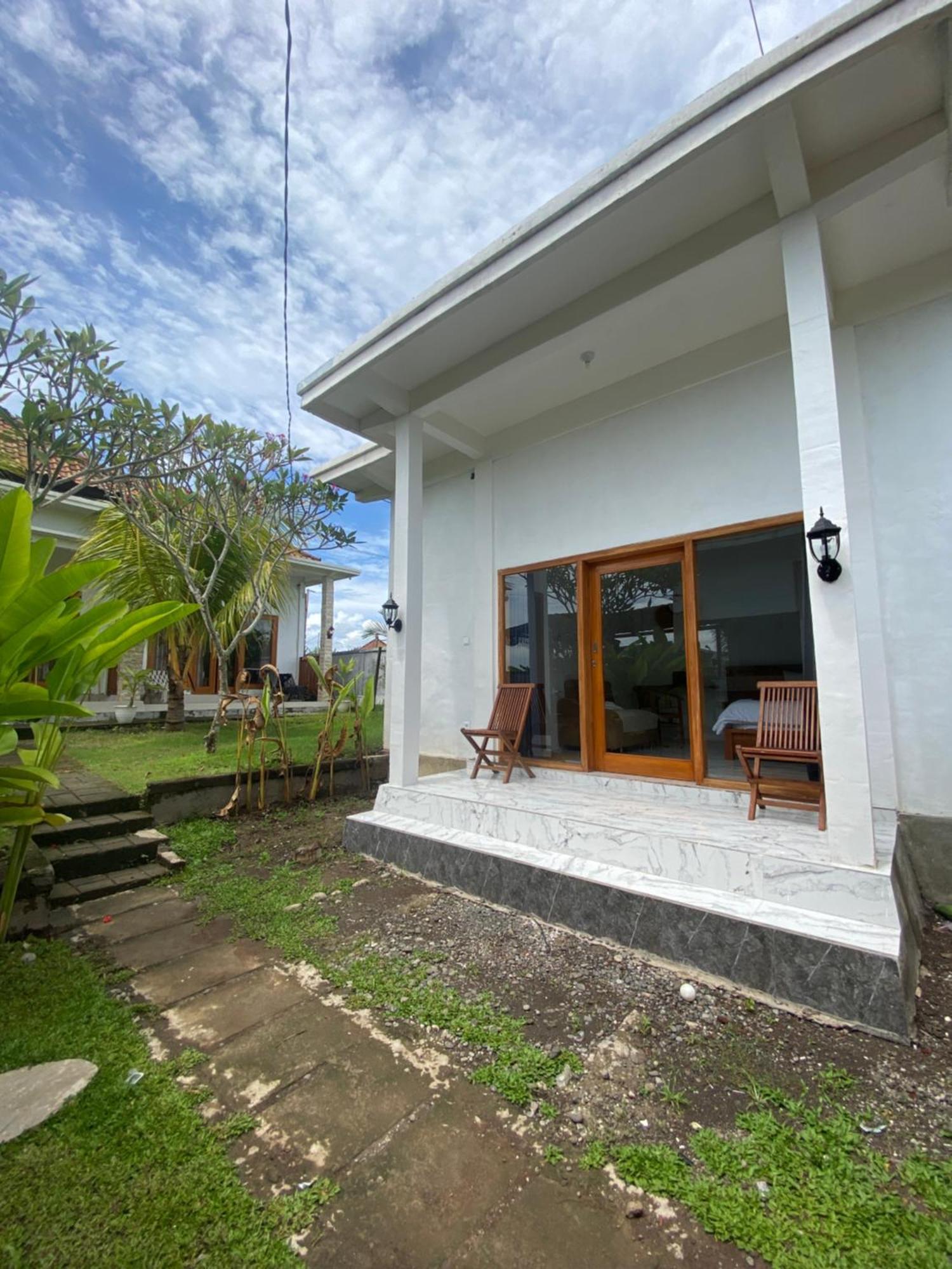 Sumbul View Surfcamp Hotel Airsatang Exterior photo
